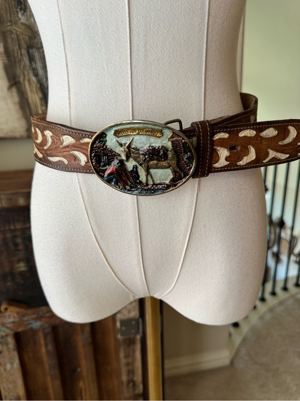 Vintage Western Tooled Genuine Leather Belt with Statement  Buckle - size 38